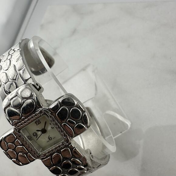 Women’s Silver Pebbled Cross Cuff Watch Mother of Pearl Dial - Has New Battery - Picture 5 of 14
